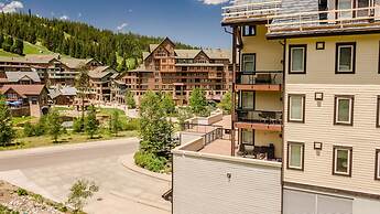 Founders - 4374 2 Bedroom Condo by RedAwning