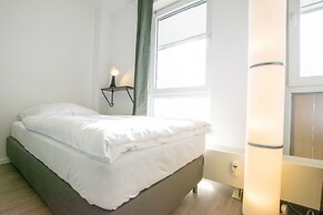 Airport 3 Room Apartment