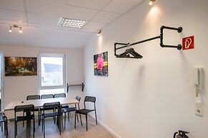 Airport 3 Room Apartment
