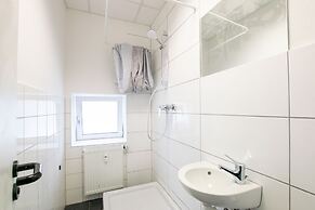 Airport 3 Room Apartment