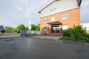 Airport 3 Room Apartment