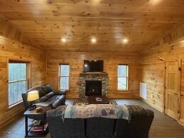 Charming cabin with an Amazing view! - pet and motorcycle friendly! 2 