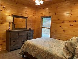 Charming cabin with an Amazing view! - pet and motorcycle friendly! 2 