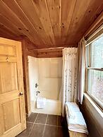 Romantic, pet Friendly Cabin With Private hot Tub, Washer/dryer and Fu