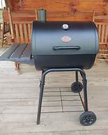 Romantic, pet friendly cabin with private hot tub, washer/dryer and fu