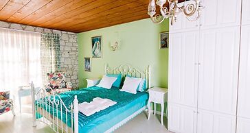 Begonvil Butik Otel by Aliki Alacati