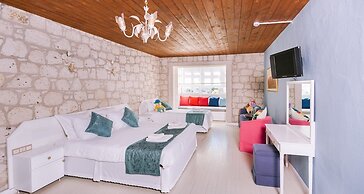 Begonvil Butik Otel by Aliki Alacati