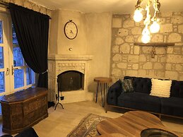 Begonvil Butik Otel by Aliki Alacati