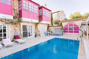 Begonvil Butik Otel by Aliki Alacati