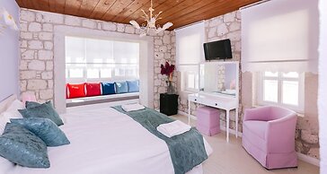 Begonvil Butik Otel by Aliki Alacati