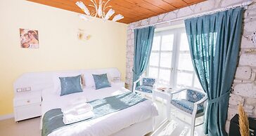 Begonvil Butik Otel by Aliki Alacati