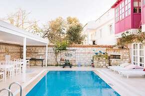 Begonvil Butik Otel by Aliki Alacati