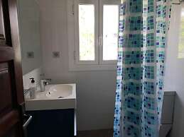 Villa con gran piscina en zona residencial