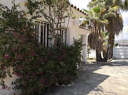Villa con gran piscina en zona residencial