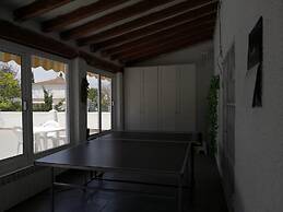 Villa con gran piscina en zona residencial