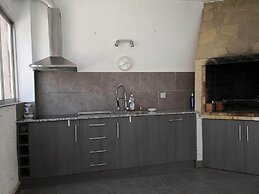 Villa con gran piscina en zona residencial