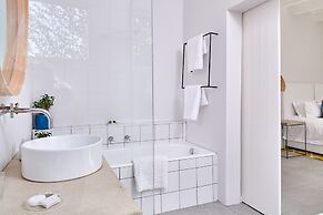 White Light The Rooms - Adults Only