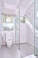 White Light The Rooms - Adults Only