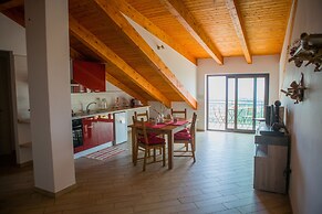 Lucky House e Il Mare in Mansarda