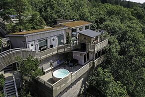Treetop Spa Hangout & Hotel