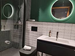 Treetop Spa Hangout & Hotel