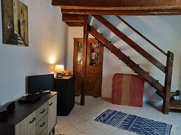 Charming Traditional 1-bed House in Rhodes