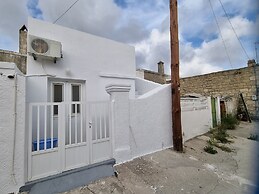 Charming Traditional 1-bed House in Rhodes