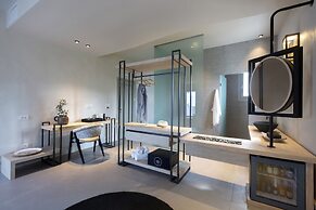 Parion Opus - Adults Only