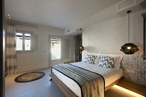 Parion Opus - Adults Only