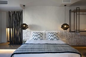 Parion Opus - Adults Only