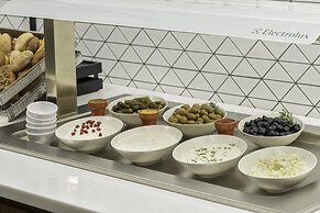 Holiday Inn Yerevan - Republic Square by IHG