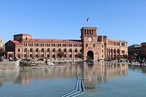 Holiday Inn Yerevan - Republic Square by IHG