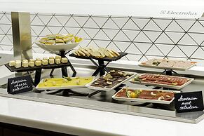 Holiday Inn Yerevan - Republic Square by IHG