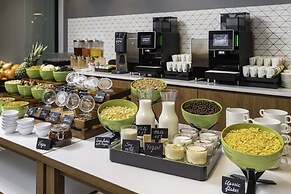 Holiday Inn Yerevan - Republic Square by IHG