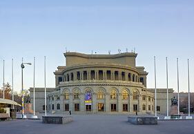 Holiday Inn Yerevan - Republic Square by IHG