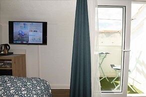 Azur Hotel