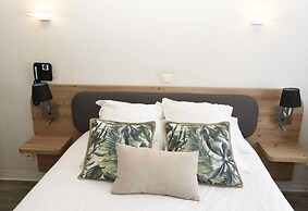 Azur Hotel