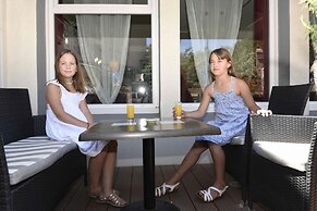 Azur Hotel