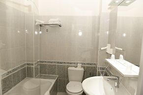 Azur Hotel