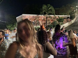 Inn at Tamarind Court