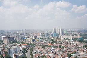 Tranquil and Well Appointed Studio Apartment at Menteng Park