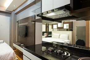 Comfortable Studio @ Green Bay Pluit Apartment