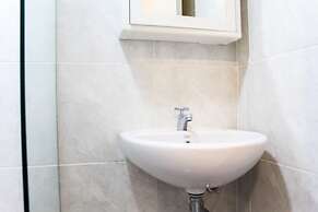 Minimalist and Posh Studio Parkland Avenue Apartment