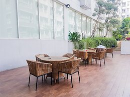 Best Price Studio Apartment at Tamansari Skylounge