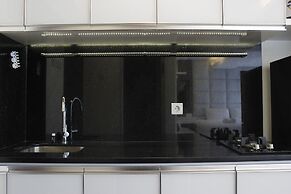 Modern & Spacious Studio at The Jarrdin Cihampelas Apartment