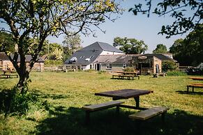 Gaggle Of Geese Pub & Shepherd Huts