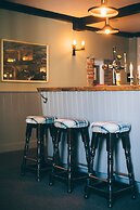 Gaggle Of Geese Pub & Shepherd Huts