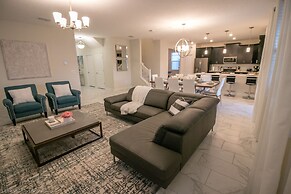 1581 PD - Exquisite 6BR Haven: Private Pool