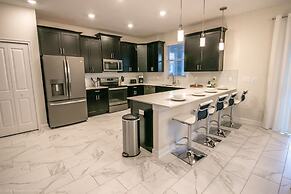 1581 PD - Exquisite 6BR Haven: Private Pool