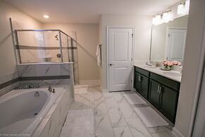 1581 PD - Exquisite 6BR Haven: Private Pool